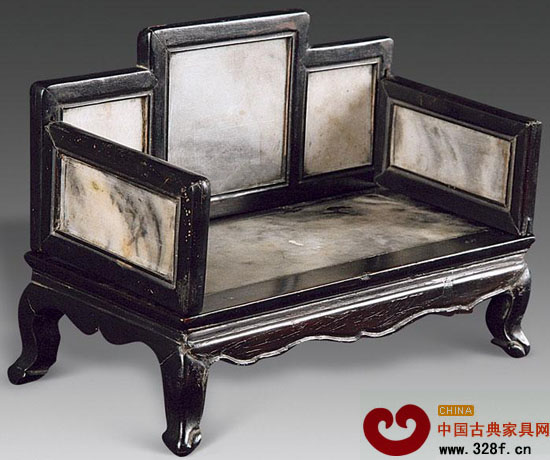 清·紫檀鑲云石羅漢床擺件