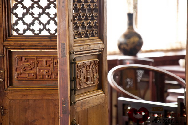 魯班木藝展廳內(nèi)木門也是一道靚麗的風(fēng)景