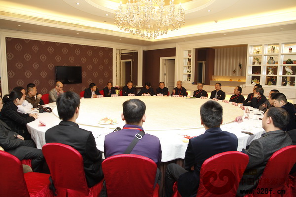品牌紅木家具經(jīng)銷商聯(lián)盟第一次核心成員會(huì)議現(xiàn)場(chǎng)