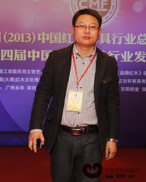 茗雅軒紅木營銷總監(jiān)阮勝利紅毯風(fēng)采