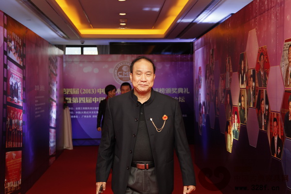 鴻發(fā)家具董事長(zhǎng)蕭照興出席頒獎(jiǎng)盛典并步上星光大道