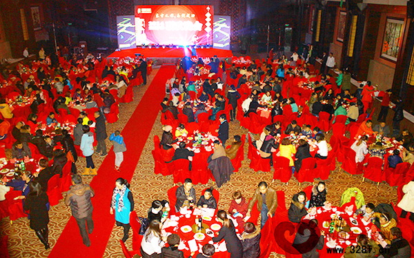 東陽(yáng)紅木家具市場(chǎng)2013年度表彰大會(huì)暨2014年迎新春聯(lián)歡晚會(huì)