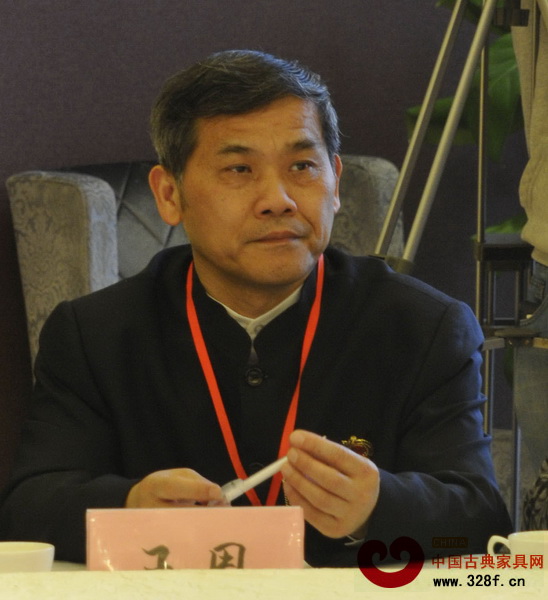 《家具與室內(nèi)裝飾》雜志執(zhí)行主編王周