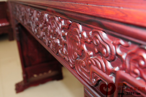 云紋圖案,有著吉利、祥和、美好之意,是窗花和紅木家具常用素材。(滿圓紅供圖)