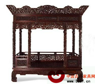 紫檀雕龍紋架子床