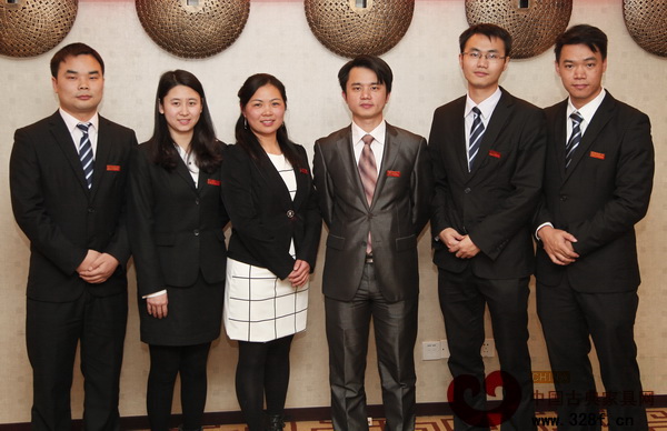 中國古典家具網(wǎng)、《品牌紅木》雜志總經(jīng)理和部門經(jīng)理合影