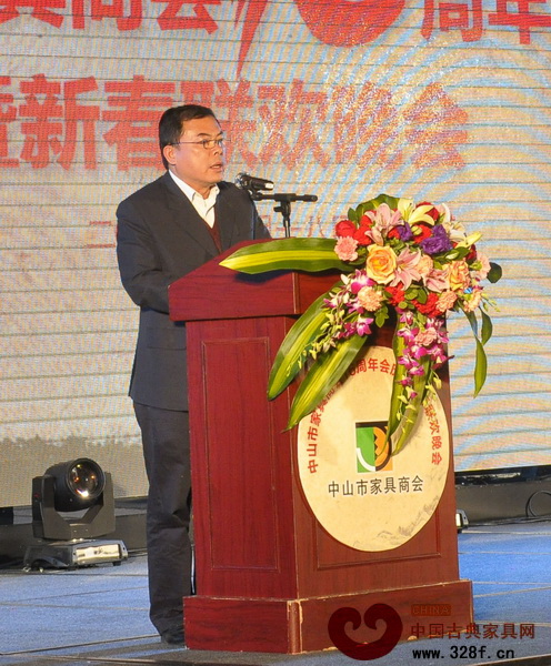 中山市工商聯(lián)(總商會(huì))黨組副書(shū)記、副主席盧祖華上臺(tái)致辭