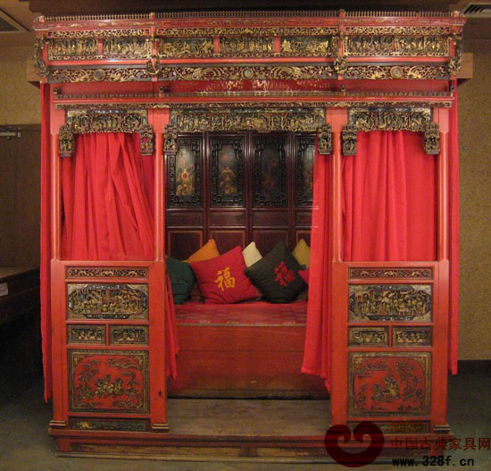 紅漆描金拔步床