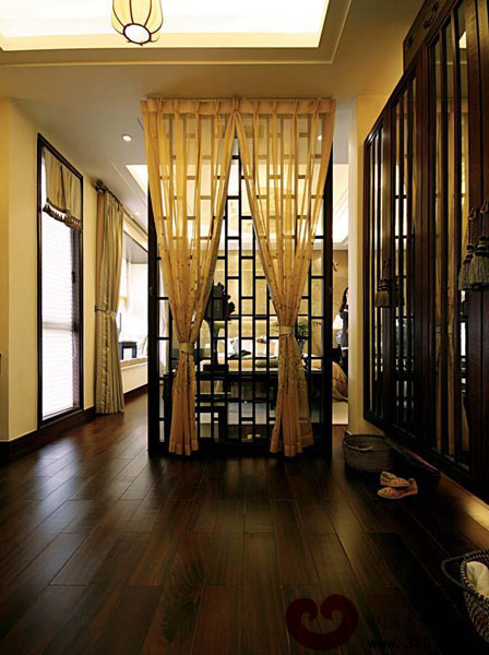 中式風(fēng)格玄關(guān)木地板裝修效果圖