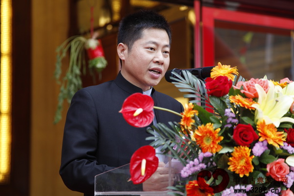 名典紅木董事長朱永德在開業(yè)慶典致辭