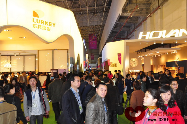 第31屆國際名家具（東莞）展展會現(xiàn)場人潮涌動