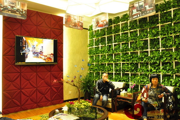 祥利集團東莞展展館內(nèi)的洽談區(qū)別具特色