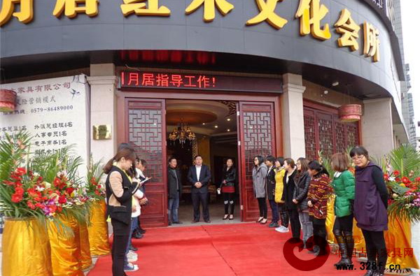 日月居紅木員工迎接華東林業(yè)產(chǎn)權(quán)交易所相關(guān)領(lǐng)導(dǎo)到來(lái)