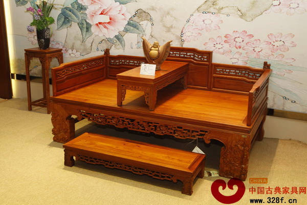 鴻發(fā)家具展館內(nèi)的產(chǎn)品