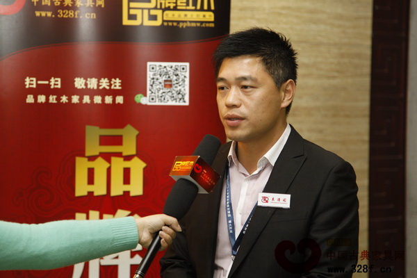 東清閣營(yíng)銷總監(jiān)陳亞盛接受中國(guó)古典家具網(wǎng)記者采訪