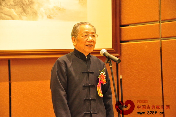 國(guó)畫(huà)大師楊長(zhǎng)槐在揭牌儀式上講話