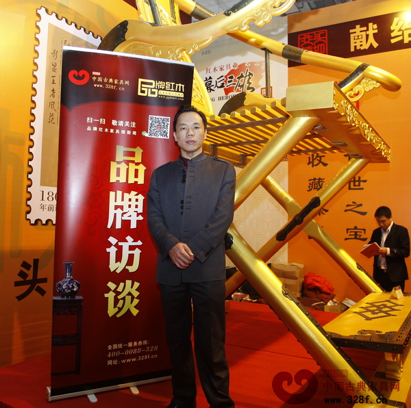 源天福董事長(zhǎng)劉飛兵接受《品牌紅木》雜志記者采訪