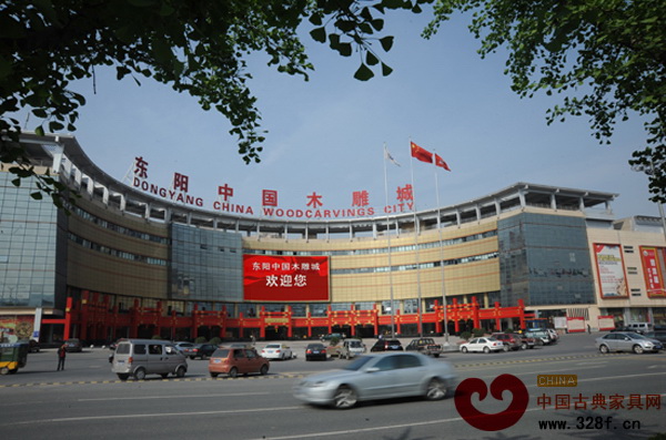 東陽(yáng)中國(guó)木雕城南大門(mén)口