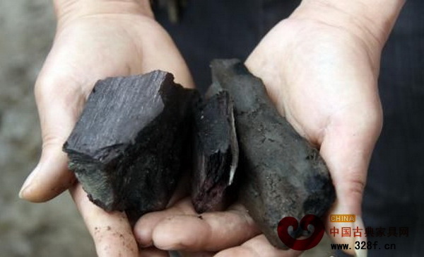 被挖掘出的部分烏木