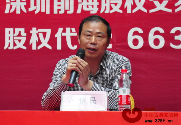 東陽市金融服務(wù)(工作)辦公室主任盧偉民答記者問