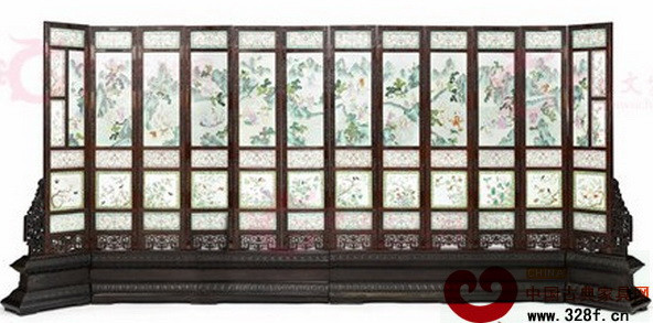 清嘉慶御制十二扇黃花梨鑲瓷粉彩屏風