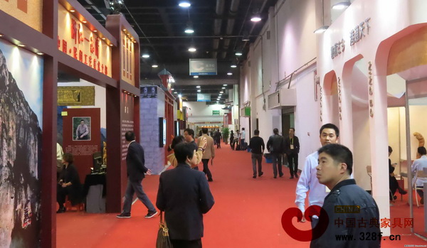 第四屆中國·浙江工藝美術(shù)精品博覽會展館內(nèi)