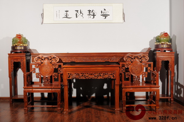 常見中堂擺設(shè)場(chǎng)景(帝豪紅木供圖)