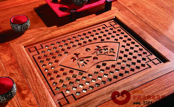 緬甸花梨茶臺(tái)(中韻軒供圖)