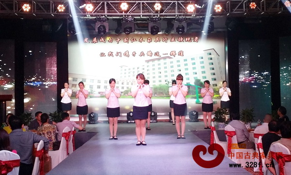 中信紅木員工表演手語舞《感恩的心》