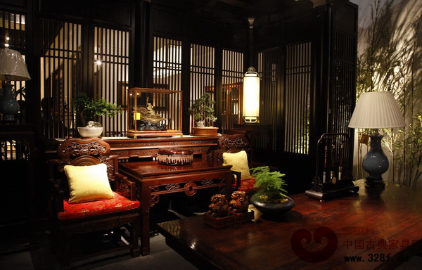 戴為紅木展廳整體呈現(xiàn)出了動態(tài)與靜態(tài)的美感