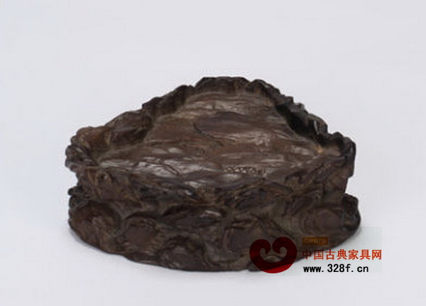 清中期 紫檀一木整挖浮雕隨形玉山子座 14.2×10.7×4.5cm