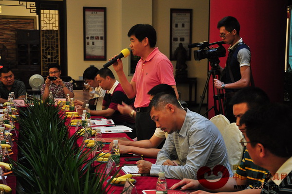 中山大涌黨委委員謝巧明在交流會上發(fā)言