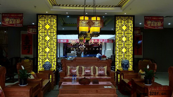 興成紅木衡水專賣店內(nèi)景一角