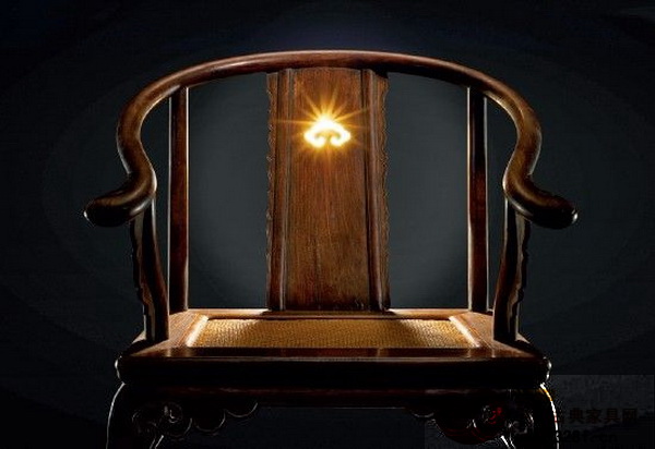 黃花梨帶托泥透雕塔剎紋圈椅