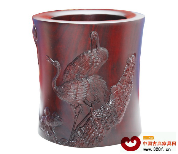 獲獎者將獲贈專業(yè)定制絲翎檀雕筆筒