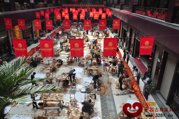 東陽(yáng)市第三屆紅木家具行業(yè)榫卯結(jié)構(gòu)技藝比賽現(xiàn)場(chǎng)