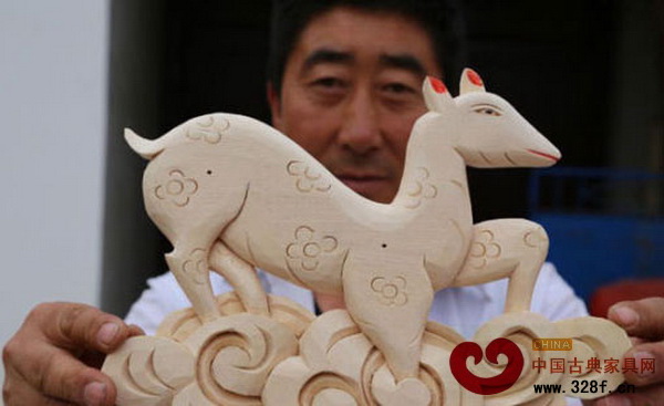 經(jīng)巧妙處理,雕刻的動物栩栩如生