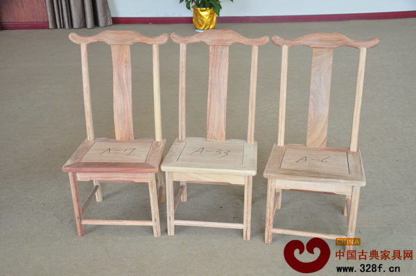 東清閣職工徐繼平作品(中)獲得第三屆紅木家具行業(yè)榫卯結(jié)構(gòu)技藝比賽金獎