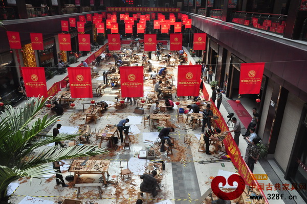 東陽市第三屆紅木家具行業(yè)榫卯結(jié)構(gòu)技藝比賽現(xiàn)場