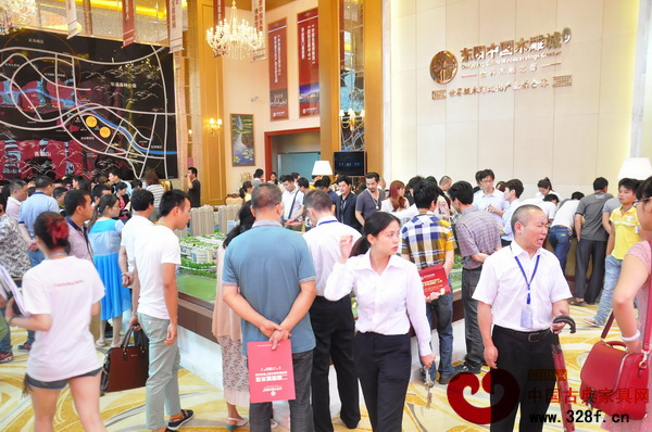 東陽中國木雕城二期中國木雕文化博覽城招商現(xiàn)場人頭攢動,十分火爆