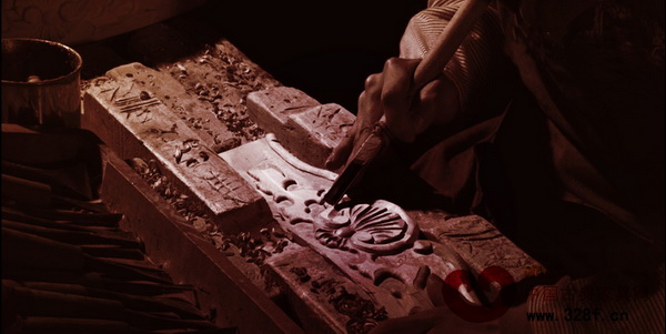 鴻紳堂的每一件家具都非常注重細(xì)節(jié),精雕細(xì)琢