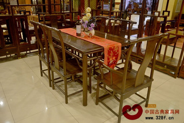 波記家具——黑木餐臺