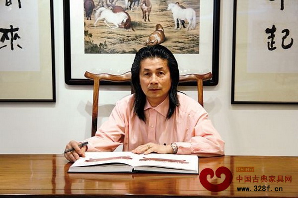 臺(tái)山伍氏興隆明式家具藝術(shù)有限公司董事長(zhǎng)伍炳亮