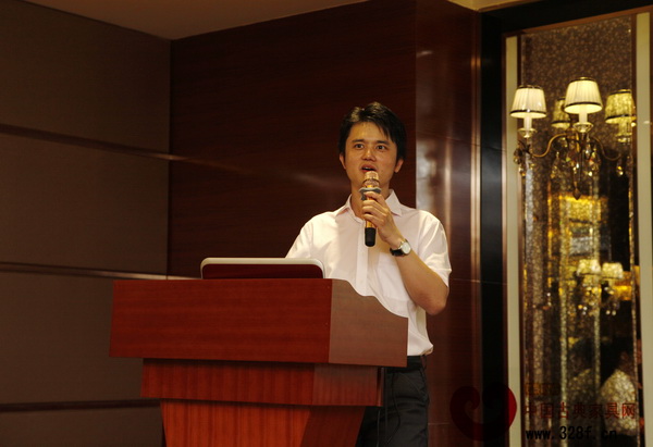 林偉華講解紅木云網(wǎng)站特色、優(yōu)勢以及服務宗旨