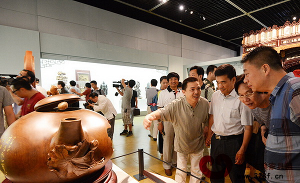 寧波市民參觀展品