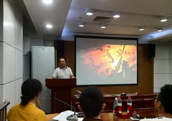 楊波為中國政治大學MBA班學生講課