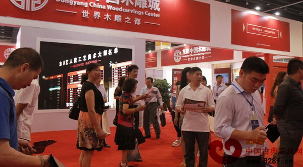 東陽中國木雕城展廳吸引了眾多客戶
