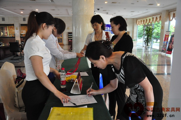 東陽紅木家具企業(yè)代表準(zhǔn)時參加培訓(xùn)會