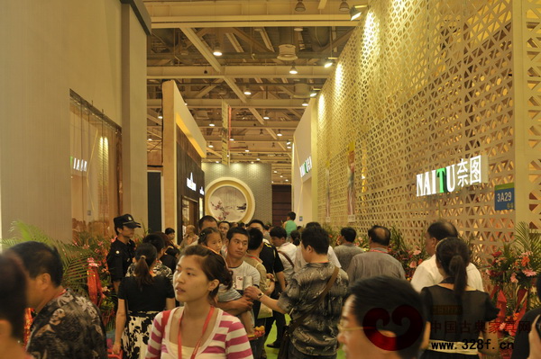 第五屆蘇州家具展覽會(huì)展館內(nèi)人氣火爆