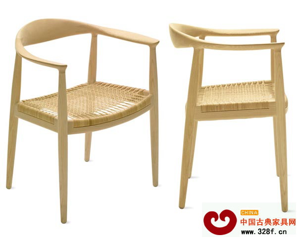 改良版拿掉了藤條裝飾,展現(xiàn)完美精準(zhǔn)的Z字型榫接技術(shù)